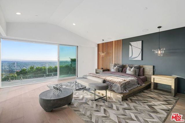 1500 Viewsite Terrace, Los Angeles, CA 90069