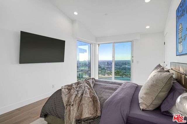 1500 Viewsite Terrace, Los Angeles, CA 90069