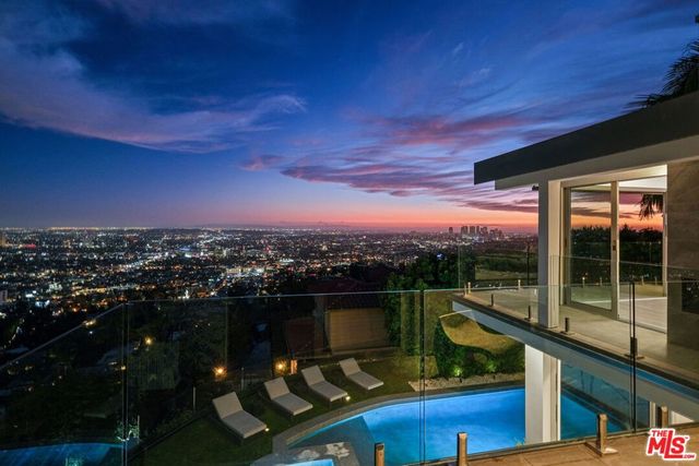 1500 Viewsite Terrace, Los Angeles, CA 90069