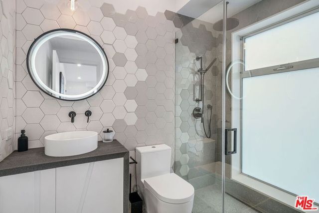 1500 Viewsite Terrace, Los Angeles, CA 90069