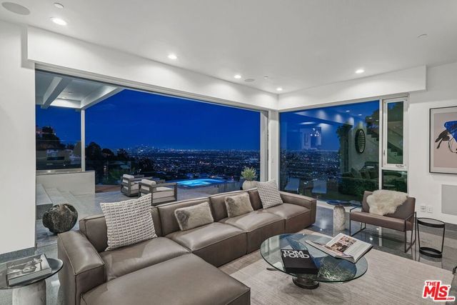 1500 Viewsite Terrace, Los Angeles, CA 90069