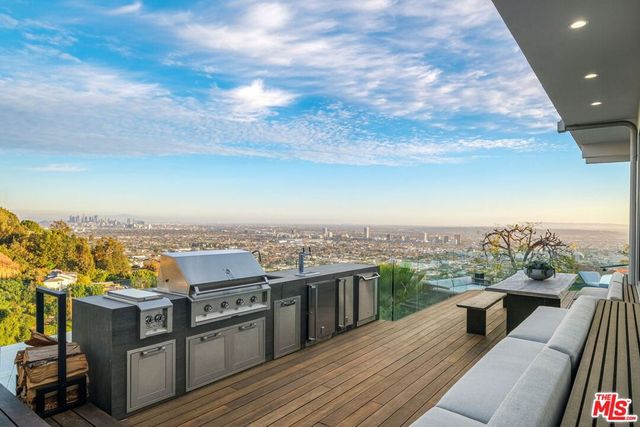 1500 Viewsite Terrace, Los Angeles, CA 90069