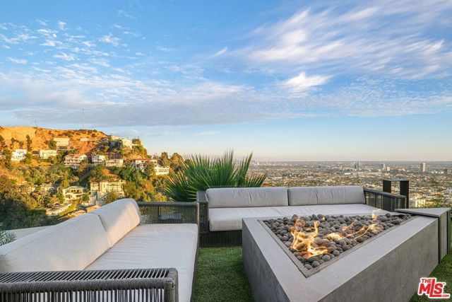 1500 Viewsite Terrace, Los Angeles, CA 90069