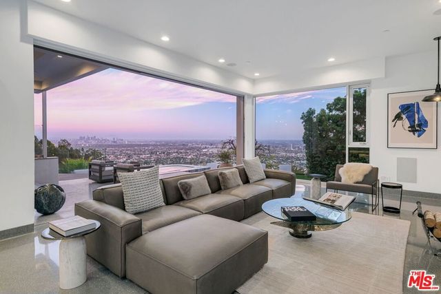 1500 Viewsite Terrace, Los Angeles, CA 90069