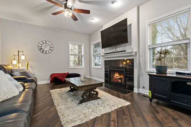 943 Chesapeake Boulevard, Grayslake, IL 60030