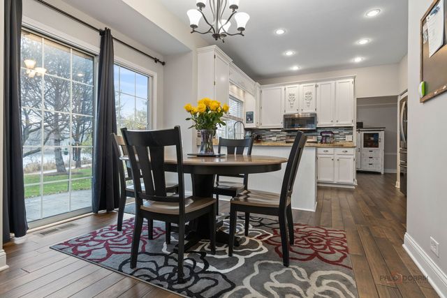 943 Chesapeake Boulevard, Grayslake, IL 60030