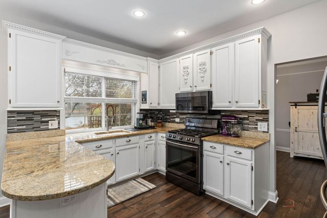 943 Chesapeake Boulevard, Grayslake, IL 60030