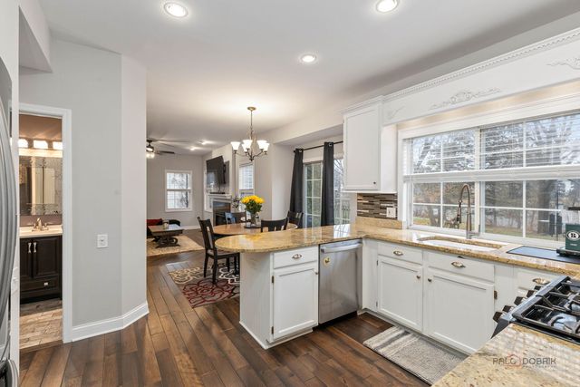 943 Chesapeake Boulevard, Grayslake, IL 60030