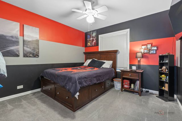 943 Chesapeake Boulevard, Grayslake, IL 60030