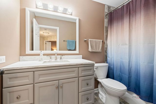 943 Chesapeake Boulevard, Grayslake, IL 60030