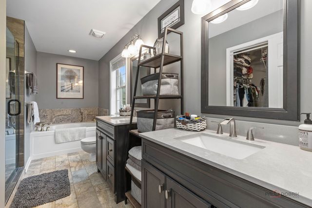 943 Chesapeake Boulevard, Grayslake, IL 60030