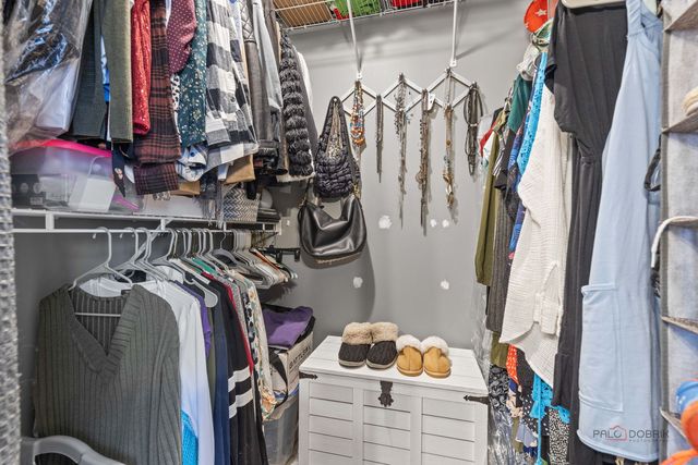 943 Chesapeake Boulevard, Grayslake, IL 60030