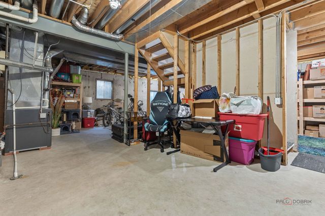 943 Chesapeake Boulevard, Grayslake, IL 60030