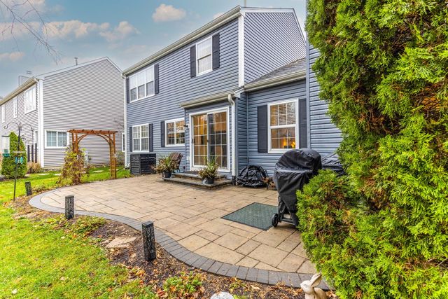 943 Chesapeake Boulevard, Grayslake, IL 60030