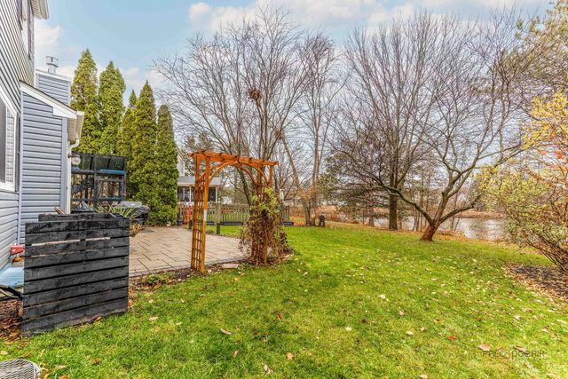 943 Chesapeake Boulevard, Grayslake, IL 60030