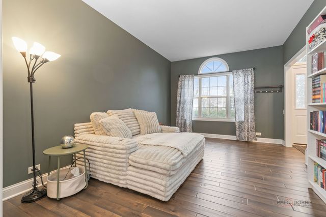 943 Chesapeake Boulevard, Grayslake, IL 60030