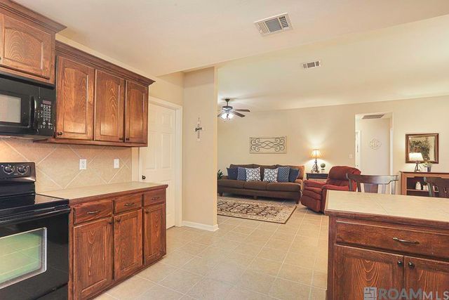 15467 Oakstone Dr, Prairieville, LA 70769