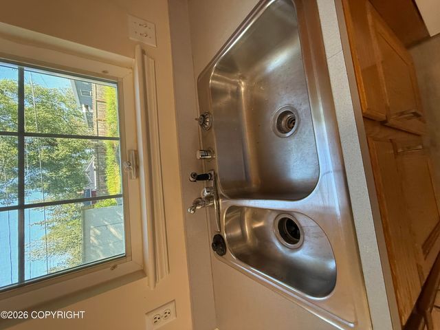 2207 LINCOLN Avenue, Anchorage, AK 99517