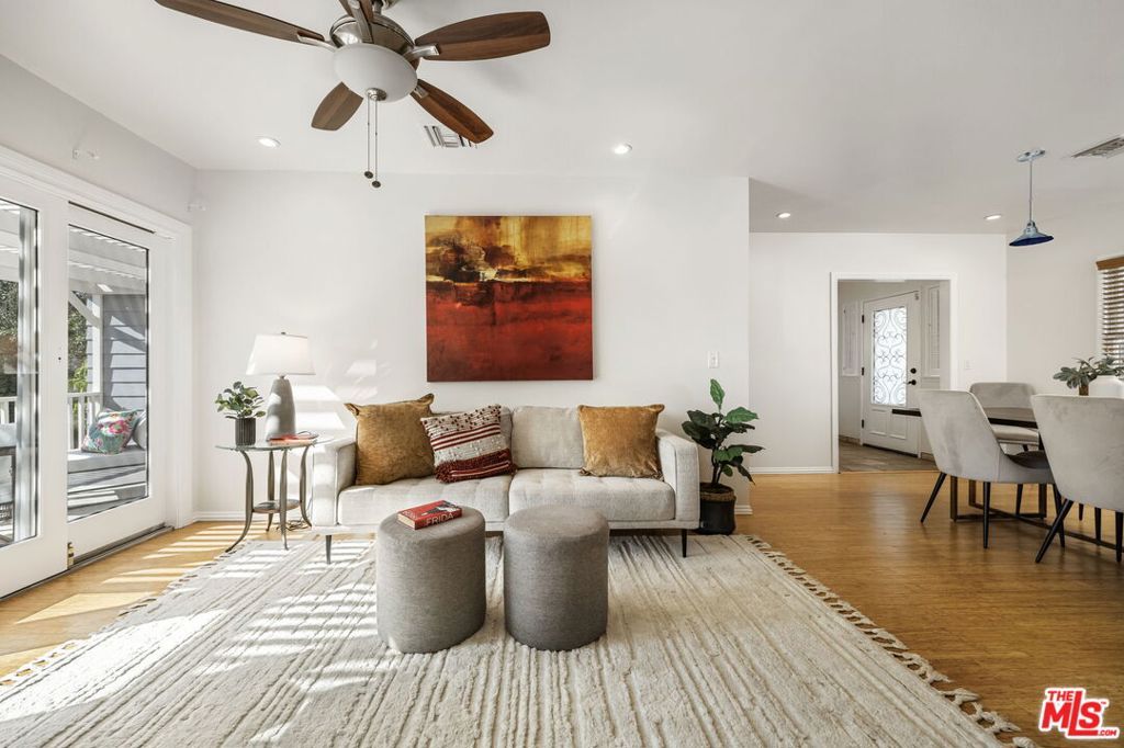 Image 11 of property listing at 4518 Whelan Place, Los Angeles, CA 90043