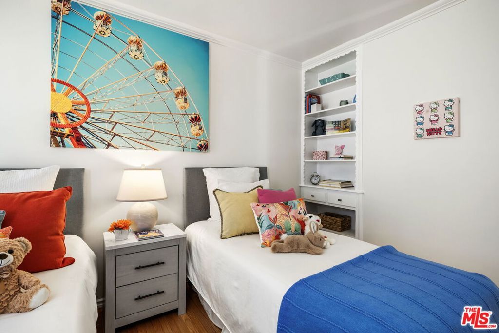 Image 15 of property listing at 4518 Whelan Place, Los Angeles, CA 90043