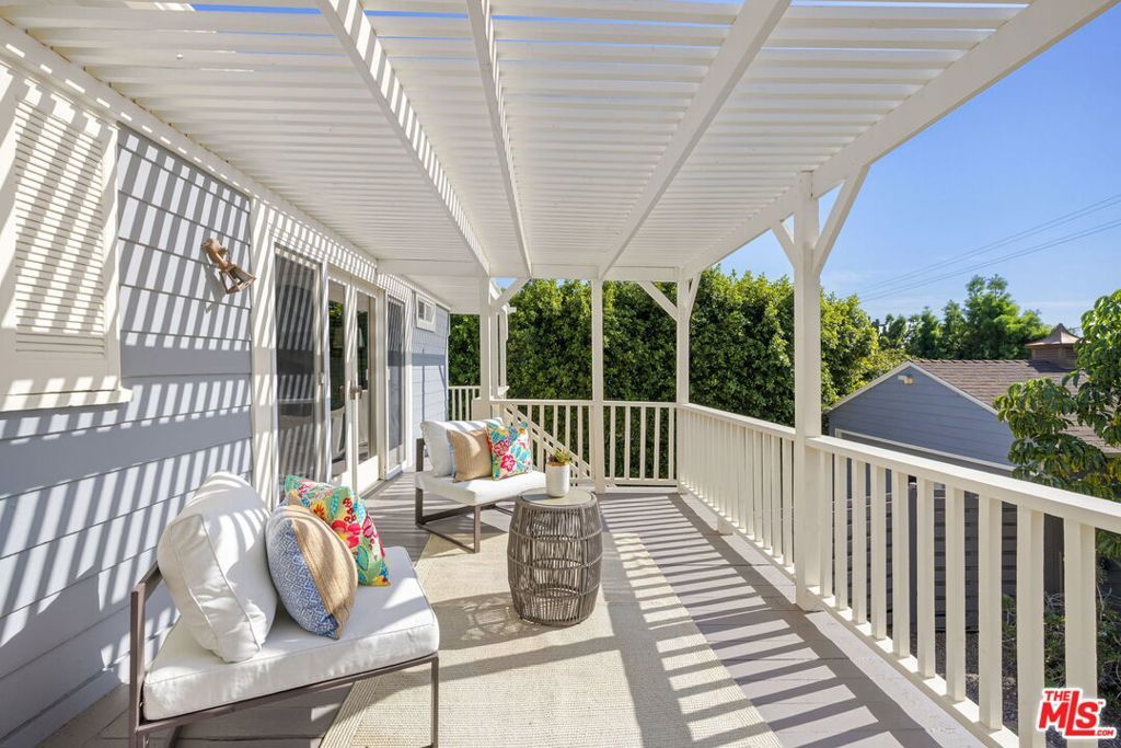 Image 17 of property listing at 4518 Whelan Place, Los Angeles, CA 90043