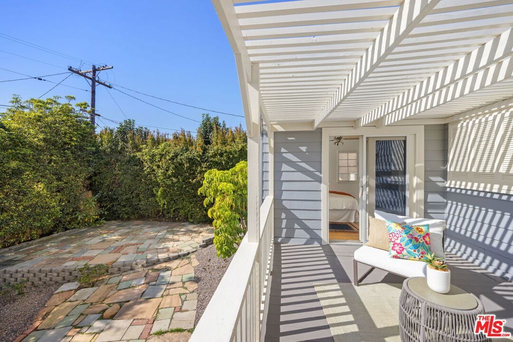 Image 18 of property listing at 4518 Whelan Place, Los Angeles, CA 90043