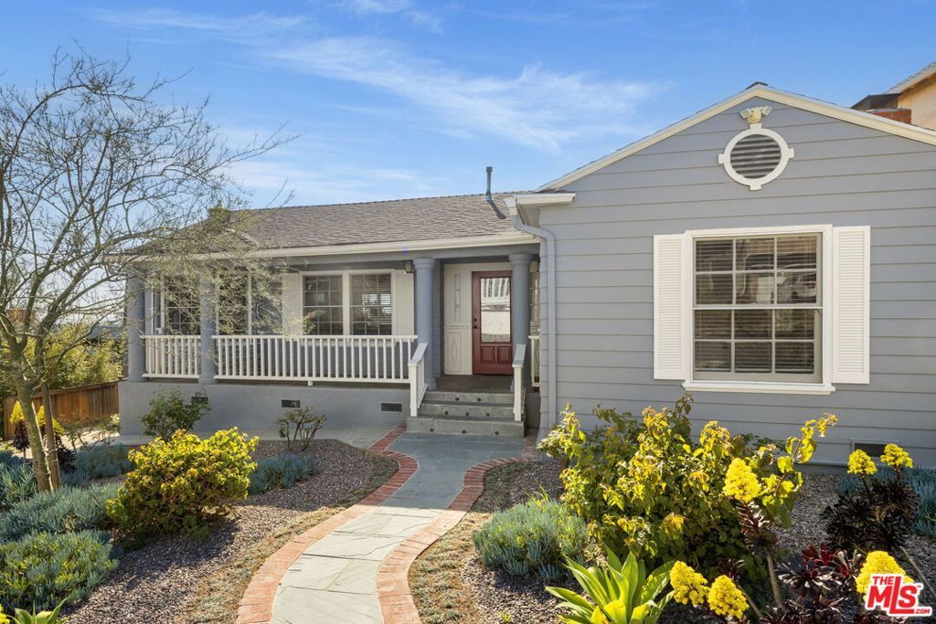 Image 2 of property listing at 4518 Whelan Place, Los Angeles, CA 90043