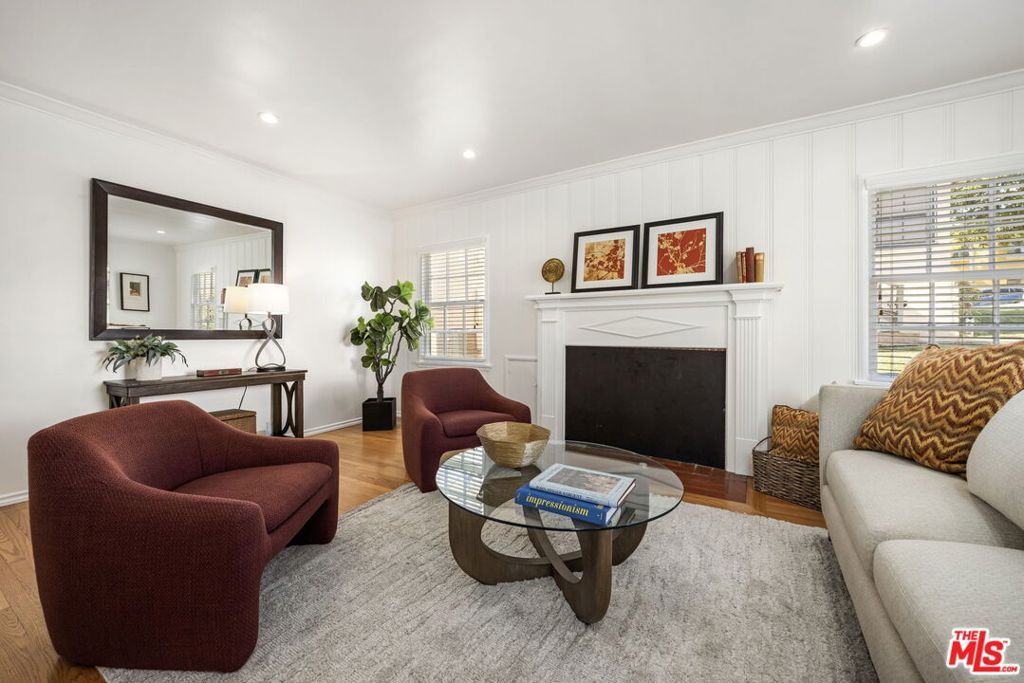 Image 3 of property listing at 4518 Whelan Place, Los Angeles, CA 90043