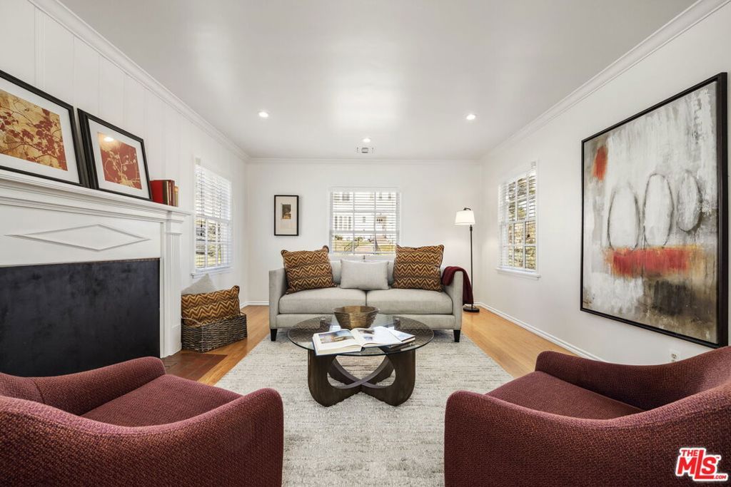 Image 4 of property listing at 4518 Whelan Place, Los Angeles, CA 90043