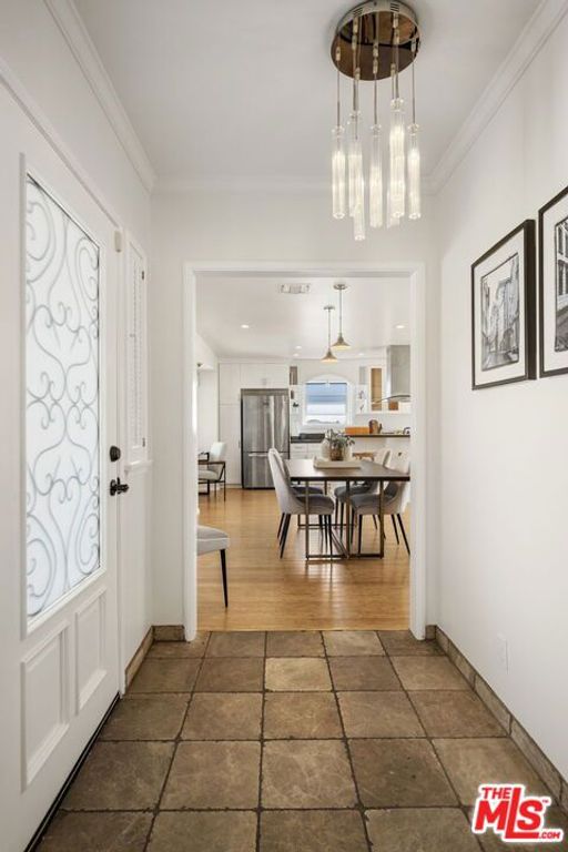 Image 5 of property listing at 4518 Whelan Place, Los Angeles, CA 90043