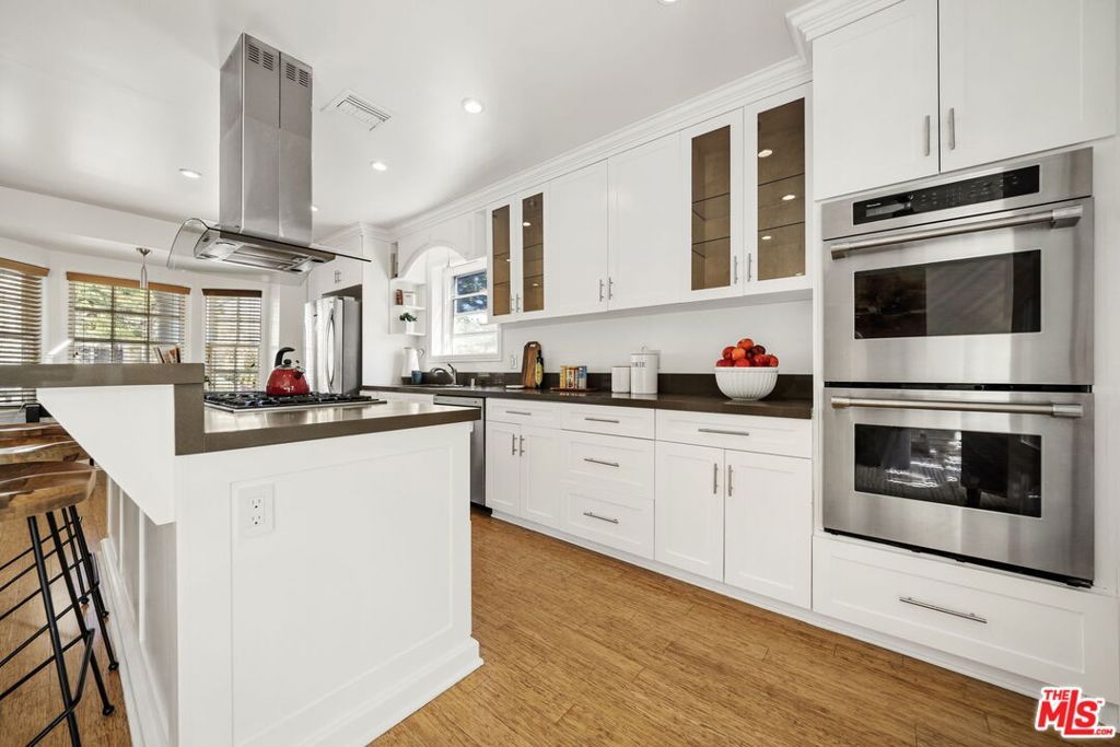 Image 8 of property listing at 4518 Whelan Place, Los Angeles, CA 90043