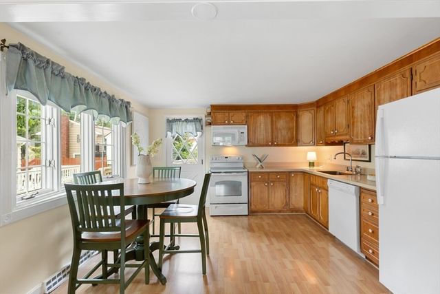 4 Rossmore Rd, Lynnfield, MA 01940