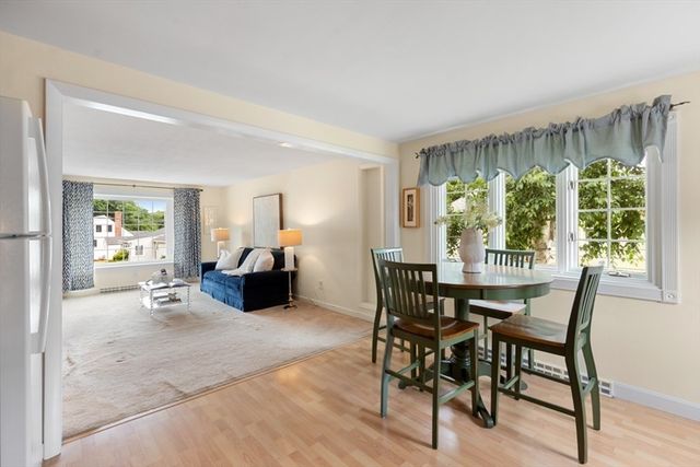 4 Rossmore Rd, Lynnfield, MA 01940