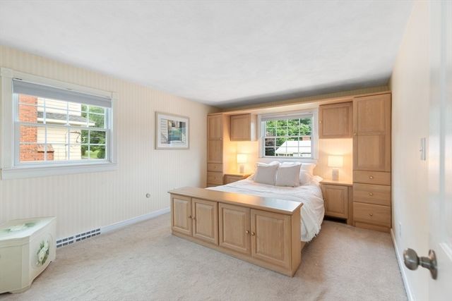 4 Rossmore Rd, Lynnfield, MA 01940