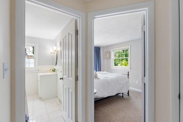 4 Rossmore Rd, Lynnfield, MA 01940