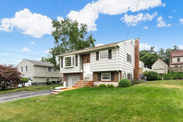 4 Rossmore Rd, Lynnfield, MA 01940
