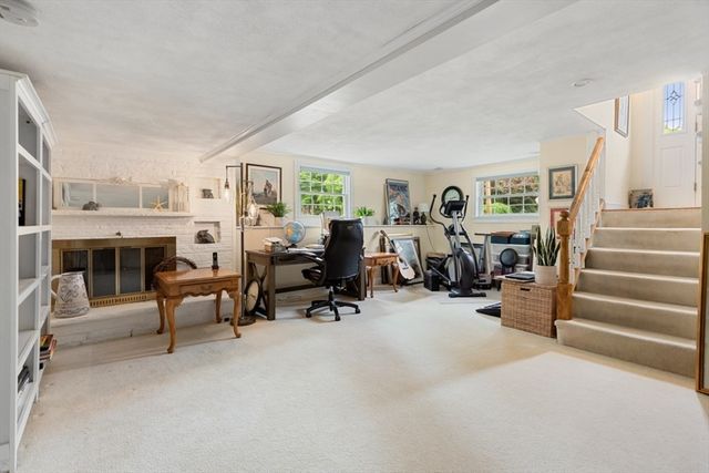 4 Rossmore Rd, Lynnfield, MA 01940