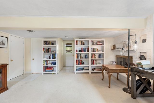 4 Rossmore Rd, Lynnfield, MA 01940