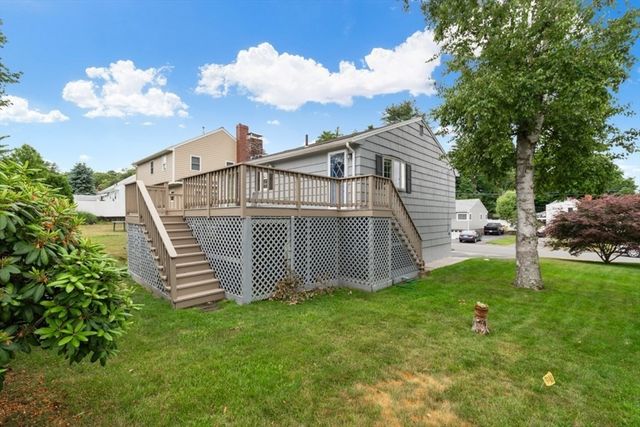 4 Rossmore Rd, Lynnfield, MA 01940