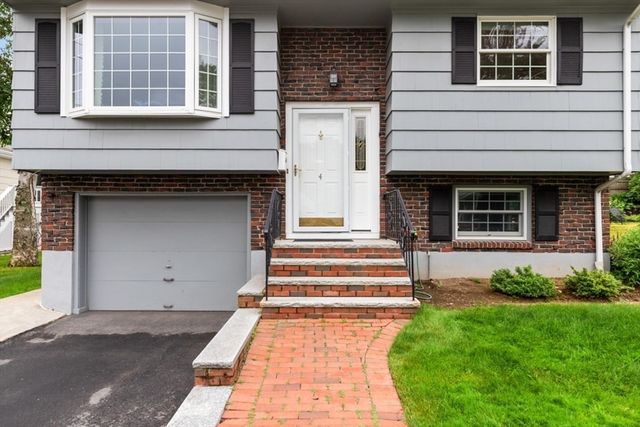 4 Rossmore Rd, Lynnfield, MA 01940