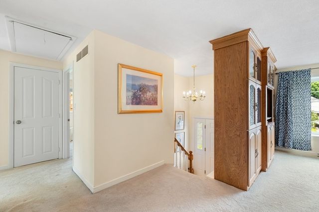 4 Rossmore Rd, Lynnfield, MA 01940