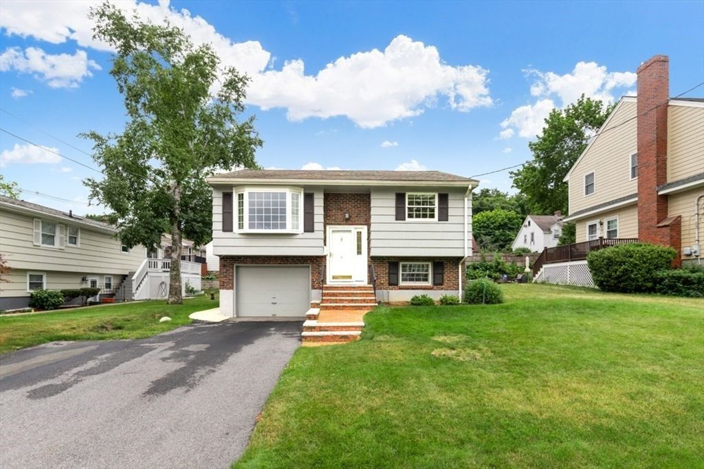 4 Rossmore Rd, Lynnfield, MA 01940
