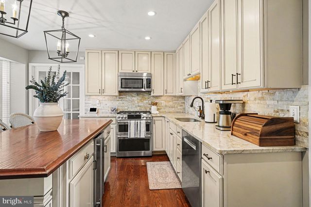 1102 LANTERN CIR, Phoenixville, PA 19460