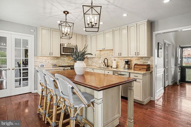 1102 LANTERN CIR, Phoenixville, PA 19460