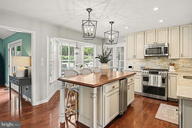 1102 LANTERN CIR, Phoenixville, PA 19460