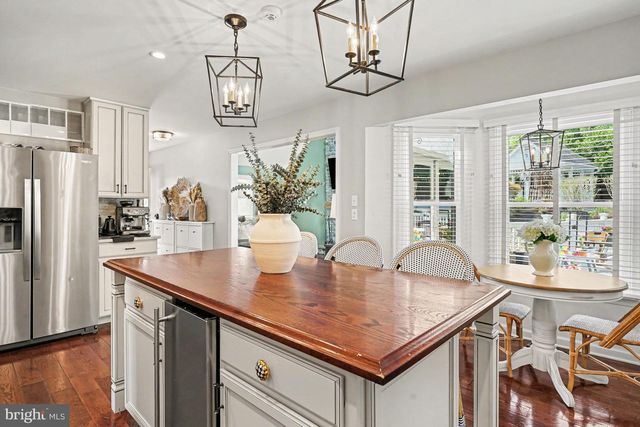 1102 LANTERN CIR, Phoenixville, PA 19460