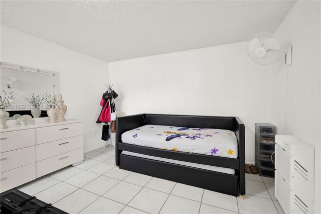 15460 SW 82nd Ln 403, Miami, FL 33193