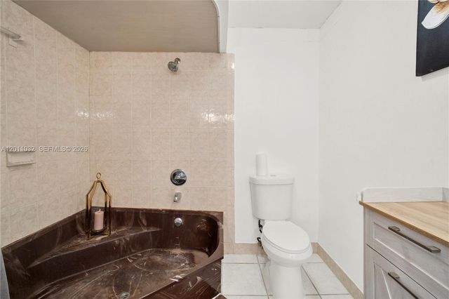15460 SW 82nd Ln 403, Miami, FL 33193