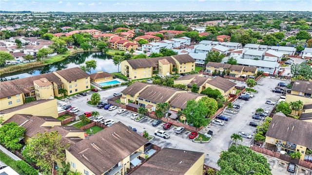 15460 SW 82nd Ln 403, Miami, FL 33193