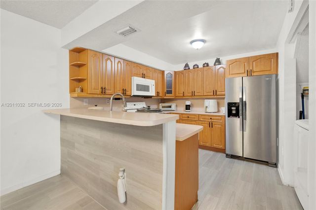 15460 SW 82nd Ln 403, Miami, FL 33193
